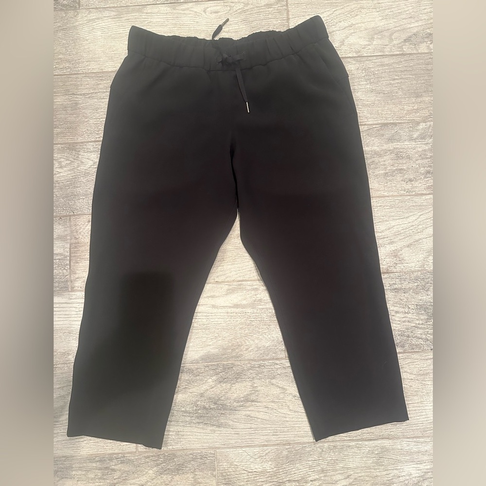 lululemon on the fly crop woven